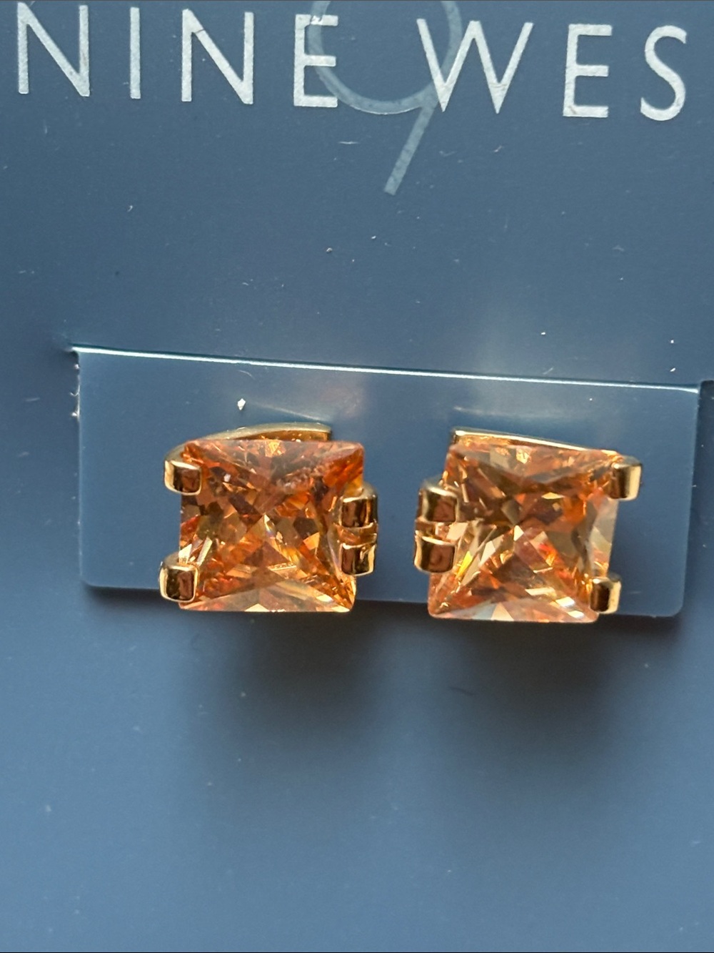 🔴NWT Nine West Champagne Colored Square Crystal Stud Earrings